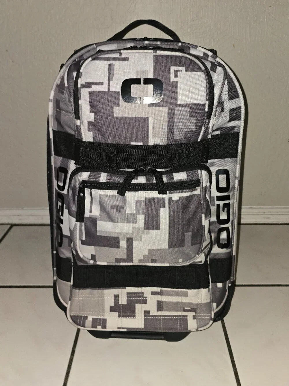 Ogio Layover Travel Cyber Camo 22